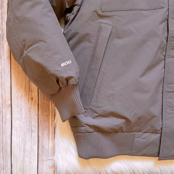 The North Face Men’s McMurdo Bomber Jacket In Falcon Brown - Picture 4 of 9